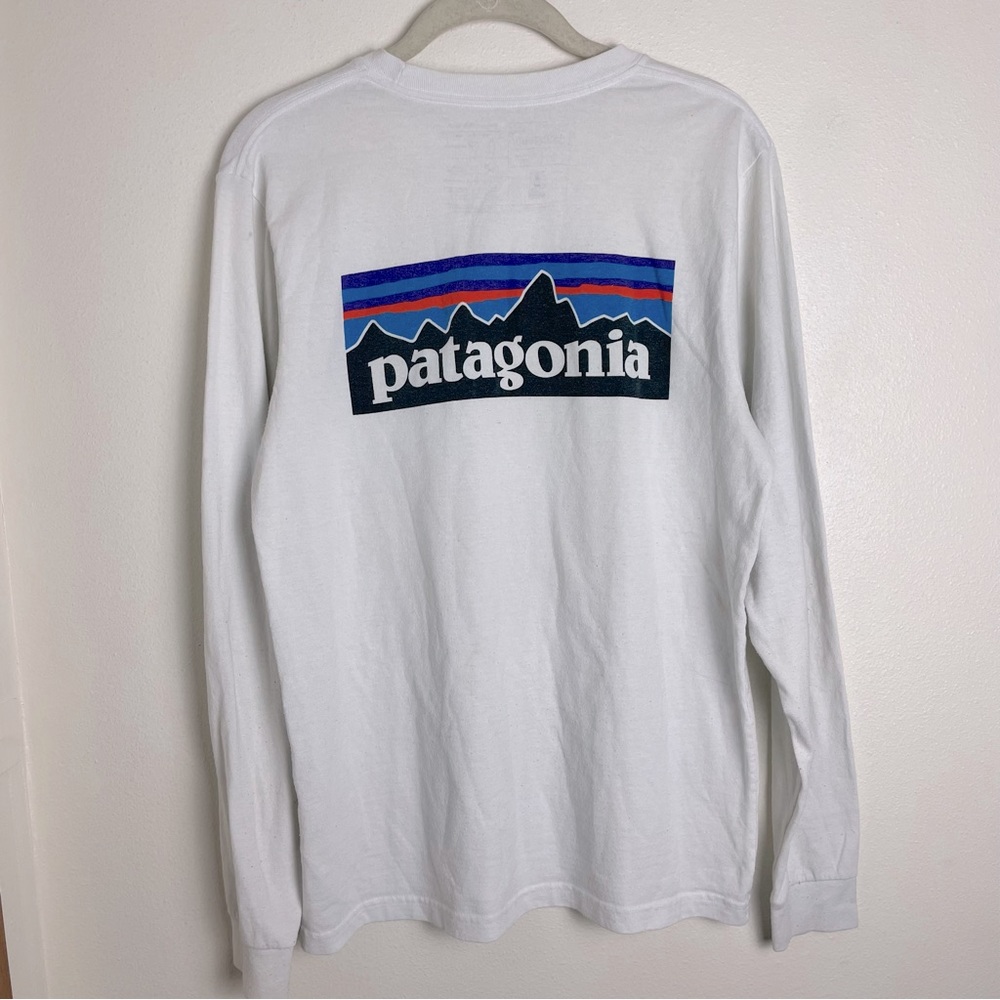 Patagonia Men’s Small Responsibili-Tee White Long Sleeved Logo Tee